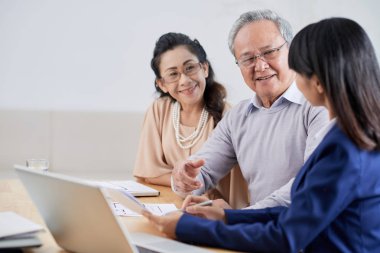 Ahşap masa Asya tasarımcı oturma ve yaratıcı fikirler ile üst düzey istemciler paylaşımı 