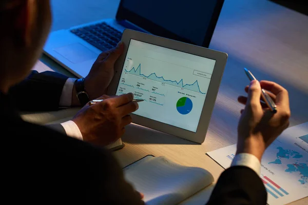 Businessman Showing Statistics Digital Tablet Coworkers — Stock Photo, Image