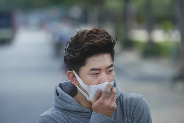 Sick Asian Man Face Mask Walking Outdoors — Stock Photo, Image