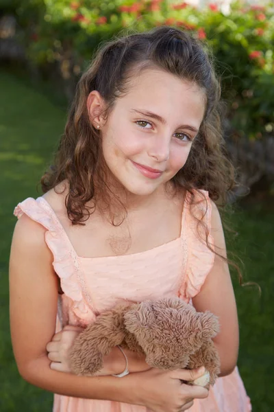 Menina Adolescente Branca Bonita Com Ursinho Pelúcia Sorrindo Olhando Para — Fotografia de Stock