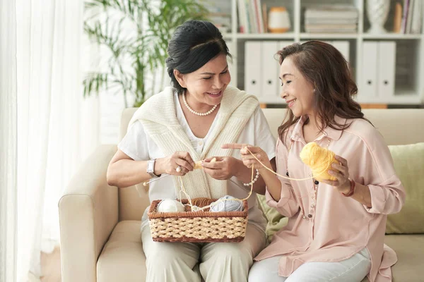 Two Mature Asian Women Sofa Home Knitting — Stock Photo, Image