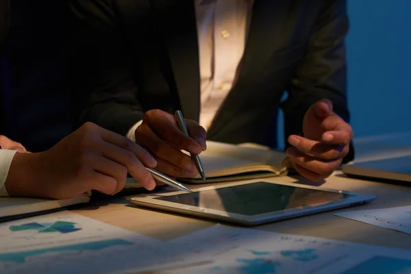 Close Beeld Van Mensen Uit Het Bedrijfsleven Met Behulp Van — Stockfoto