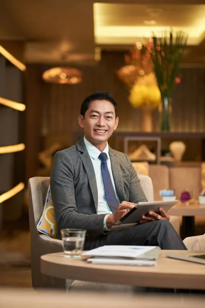 Portrait Happy Asian Man Entrepreneur Sitting Chair Cafe Looking Camera — Stock Photo, Image