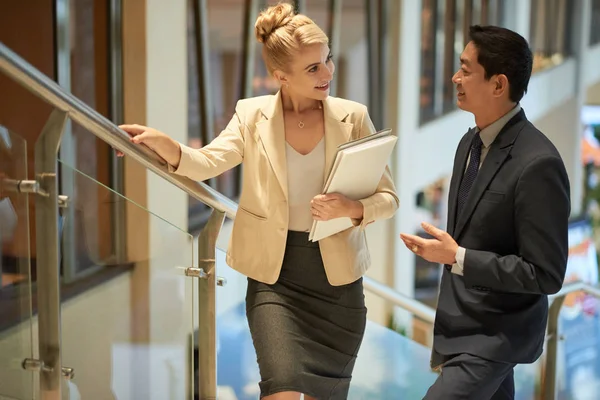 Business Partners Talking Going Stairs — Stock Photo, Image