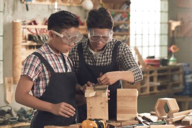 Marangozlar baba ve oğul 