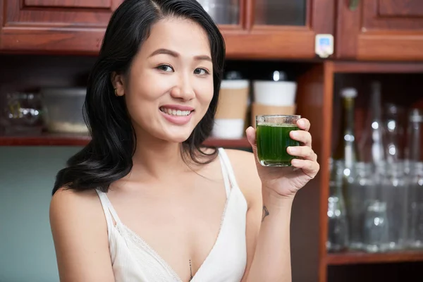 Young Asian Woman White Top Holding Glass Green Freshly Made — Stock Photo, Image