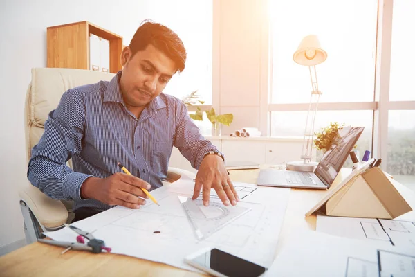 Ethnic Architect Working Blueprint Project Office Table — Stock Photo, Image