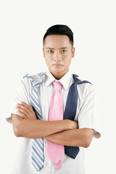 Retrato Joven Asiático Con Varias Corbatas Cogidas Mano Cruzadas Mirando — Foto de Stock
