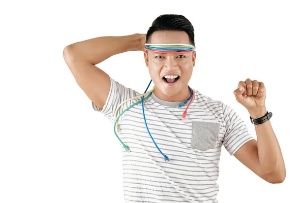 Pasa Portret Młodego Człowieka Azjatyckie Zabawy Holding Kolorowe Kable Usb — Zdjęcie stockowe