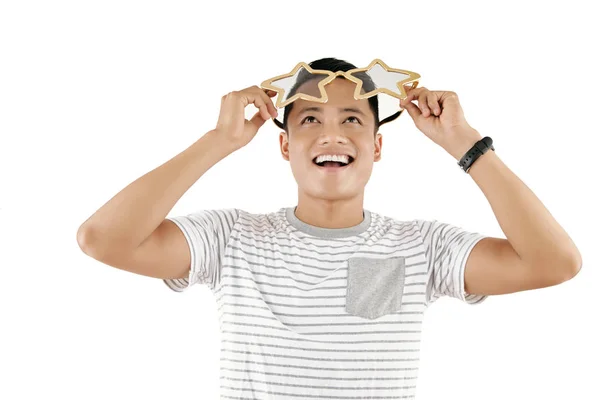 Cintura Retrato Jovem Homem Asiático Olhando Através Grandes Óculos Forma — Fotografia de Stock