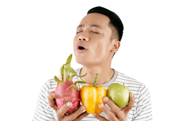 Retrato Cintura Joven Asiático Oliendo Fruta Fresca Dragón Manzana Pimienta —  Fotos de Stock