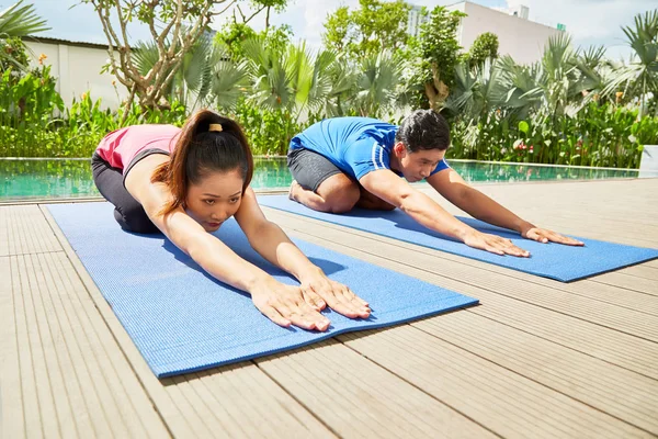 Young Asian Couple Exercising Yoga Mat Morning — Stock Photo, Image