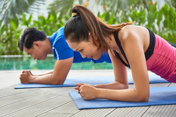 Fit Young Asian Couple Practicing Plank Exercise — Stock Photo, Image