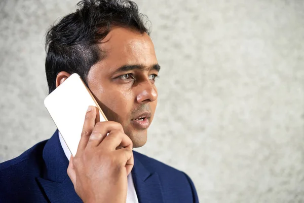 Young Businessman Has Serious Conversation His Mobile Phone — Stock Photo, Image