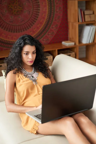 Beautiful Young Curly Woman Sitting Sofa Working Laptop — Stock Photo, Image