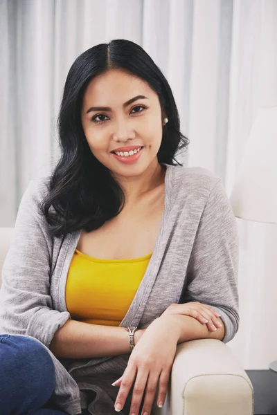 Gorgeous Filipino Female Smiling Looking Camera While Relaxing Comfortable Sofa — Stock fotografie