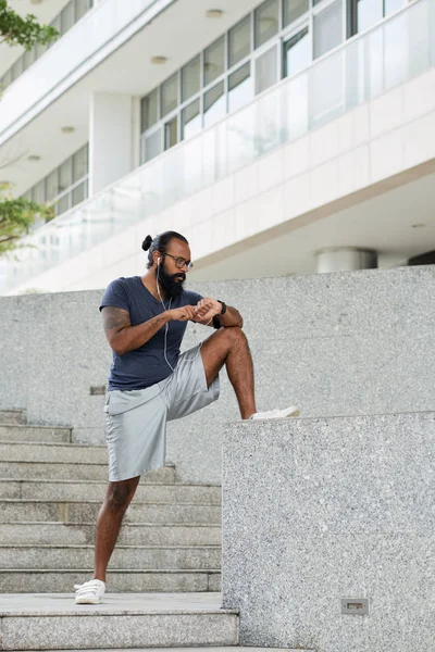 Muscular Indian Man Long Beard Tattooed Arm Listening Music Doing — ストック写真