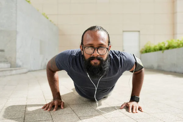 Portrait Athletic Indian Man Beard Glasses Doing Push Ups Outdoors — Stok fotoğraf