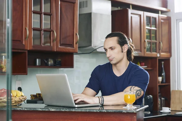 Fit Young Man Writing Blog Post Laptop His Kitchen — Stok fotoğraf