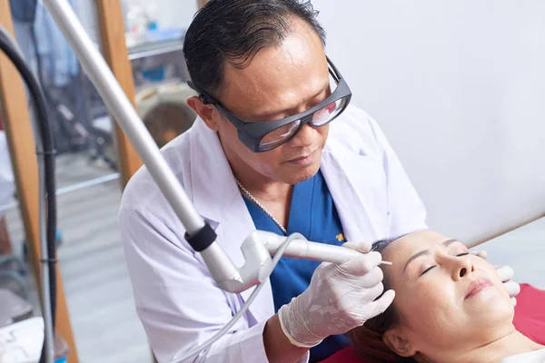 Male Cosmetologist Protective Glasses Treats Problem Areas Face His Patient — Stock Photo, Image