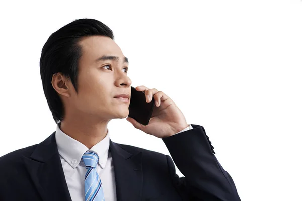 Joven Exitoso Empresario Asiático Hablando Por Teléfono Aislado Blanco — Foto de Stock