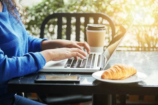 Unrecognizable Female Sitting Outdoor Cafe Table Croissant Cup Hot Drink — Stock Photo, Image