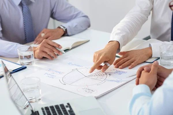 Cropped Image Business Team Discussing Diagram Meeting — Stock Photo, Image