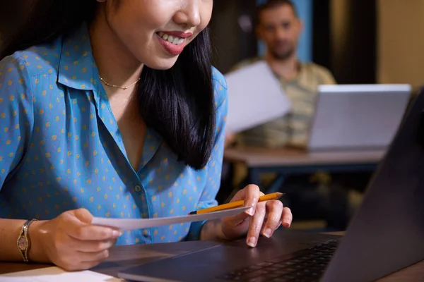 Cropped Image Smiling Businesswoman Working Laptop Office — Stock Photo, Image