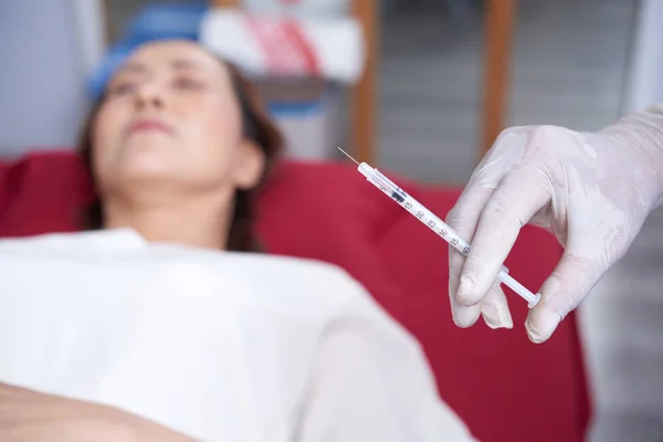 Gloved Hand Beautician Holding Syringe Hylaruonic Acid — Stock Photo, Image