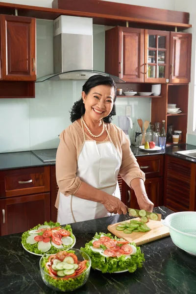 Senior Vietnamese Woman Cutting Vegetables Salad — Stock Photo, Image