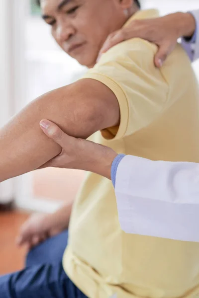 Doctor Checking Broken Arms Mature Patient — Stock Photo, Image