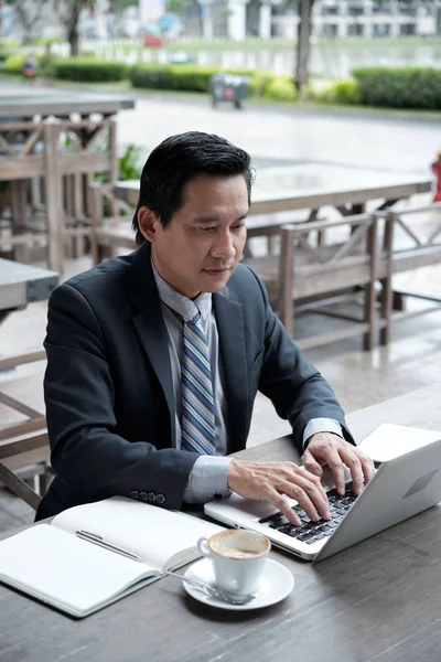 Mature Vietnamese Businessman Working Laptop Outdoor Cafe — Stock Photo, Image