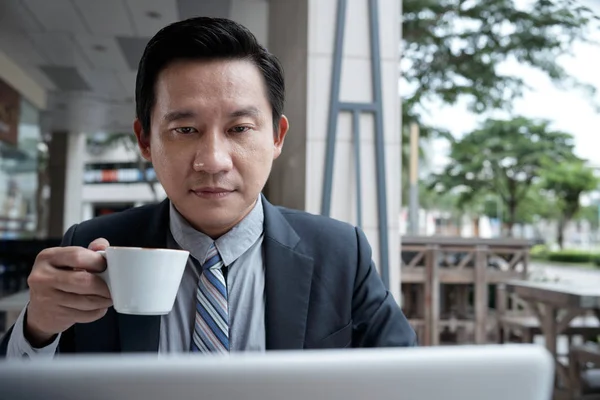 Serious Middle Aged Entrepreneur Morning Espresso Reading Mails Laptop Screen — Stock Photo, Image