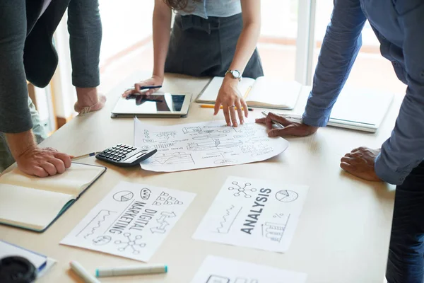 Close Van Zakenman Vrouw Stockmarket Grafieken Office — Stockfoto