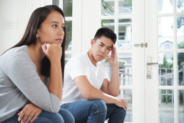 Karısı ile aile içi kavga sonra mutsuz genç adam vurguladı