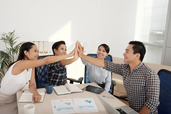 Happy Vietnamese Business People Giving Each Other High Five Support — Stock Photo, Image