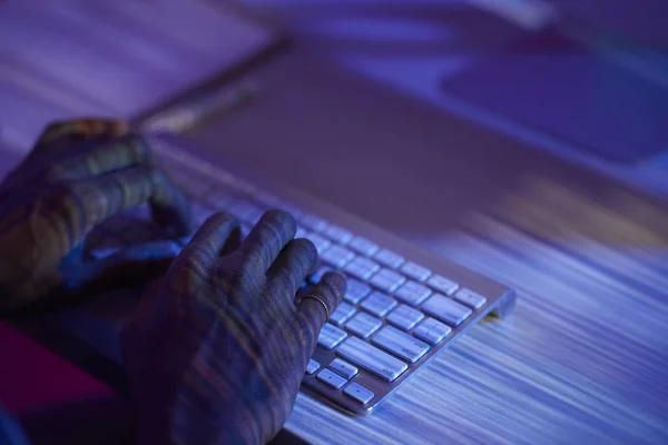 Human Hands Reflection Monitor Typing Keypad Front Computer Screen — Stock Photo, Image