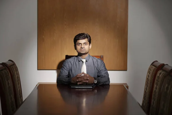 Confident Indian Company Ceo Sitting Head Table Meeting Room — Stock Photo, Image