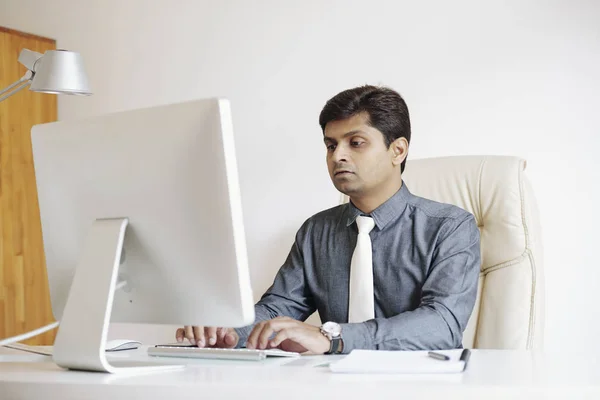 Asian Business Executive Working Computer His Office — Stock Photo, Image