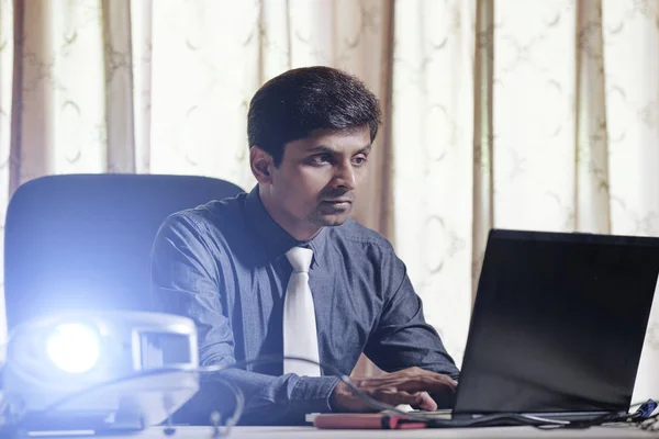 Indian Businessman Work Laptop Preparing Projector Work — Stock Photo, Image