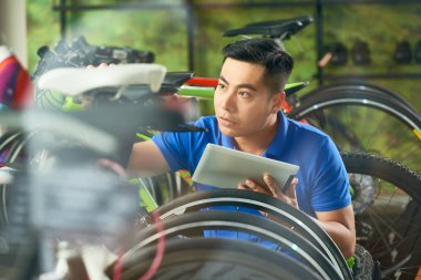 Yakışıklı Vietnamlı dijital tablet bisiklet içinde stok eyer ayarlama ile