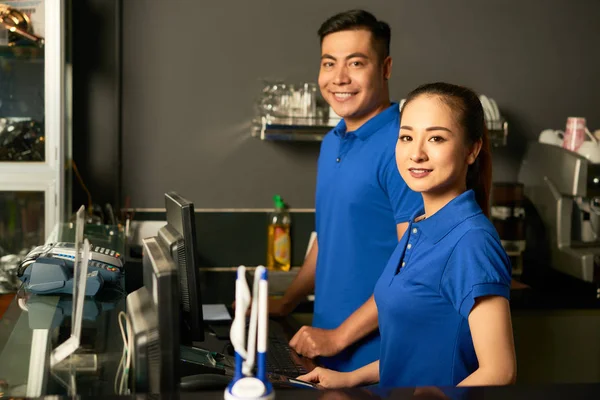 Vietnamese Sales Managers Standing Cashier Desk Store — Stock Photo, Image
