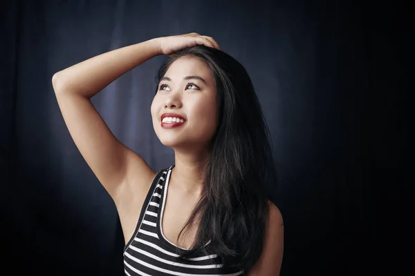 Молоді Азіатські Моделі Червоною Помадою Губ Посміхаючись Постановки Камеру Ізольовані — стокове фото