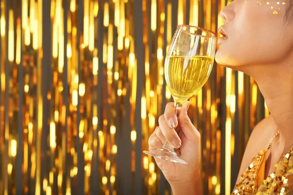 Mujer Fiesta Celebración Vidrio Con Bebida —  Fotos de Stock