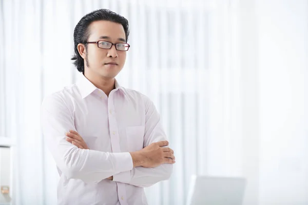 Adult Serious Asian Man Eyeglasses Formal Outfit Holding Hands Crossed — Stock Photo, Image