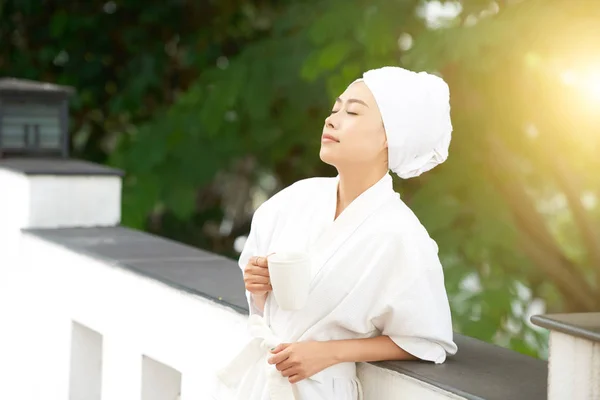 Pretty Young Asian Woman Bathrobe Enjoying New Morning Outdoors — Stock Photo, Image
