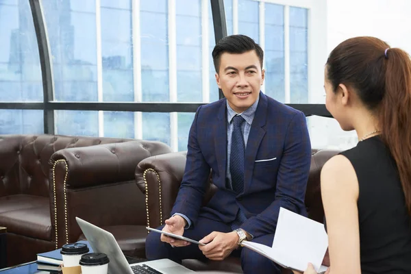 Mature Asian Businessman Having Meeting Female Colleague — Stock Photo, Image