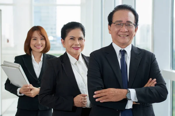 Portrait Successful Asian Business Team Three Standing Modern Office — Stock Photo, Image