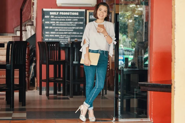 Portrait Pretty Vietnamese Female Bar Owner Standing Entrance — Stock Photo, Image