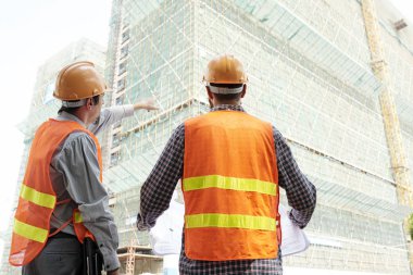 Bina inşaat sahasında sürecinin tartışılması iki profesyonel firmaları